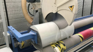Corte de bobinas de papel autoadhesivo