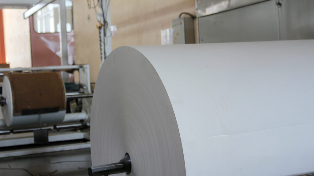 corte y rebobinado de materiales autoadhesivos